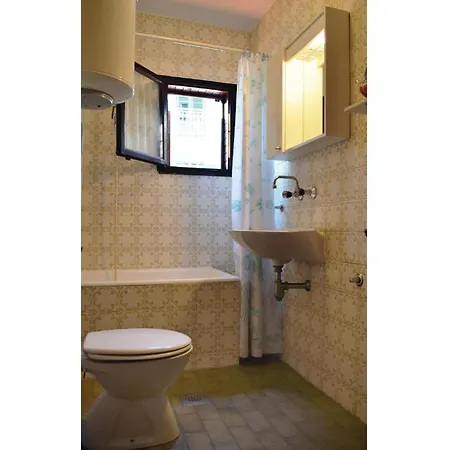 Beautiful Apartment In Hvar With Wifi