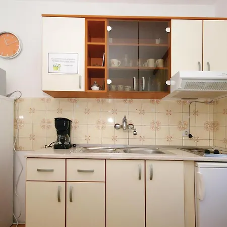 Daire Beautiful Apartment In Hvar With Wifi *